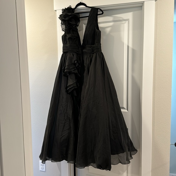 Mac Duggal Ruffle Shoulder V-Neck Chiffon Gown Black Size 14 Formal Dress - Picture 4 of 11
